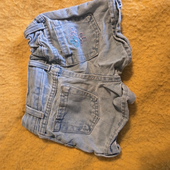 Girls shorts - Picture 3 of 3